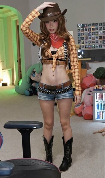 Emiru  page leaked private photo uncensored HD quality