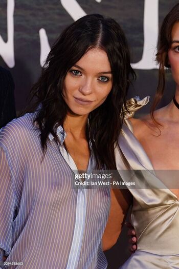 Esme creed miles page leaked private photo uncensored HD quality