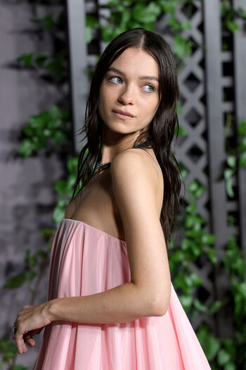 Esme creed miles leaked private photo uncensored HD quality