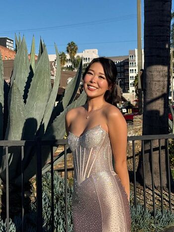 Extraemily page leaked private photo uncensored HD quality