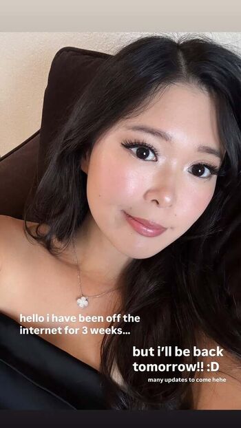 Extraemily page leaked private photo uncensored HD quality
