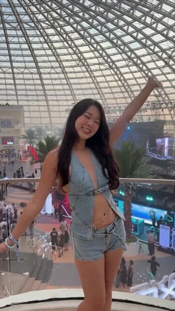 Extraemily page leaked private photo uncensored HD quality