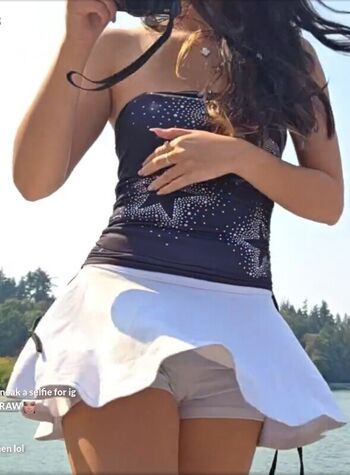 Extraemily leaked private photo uncensored HD quality