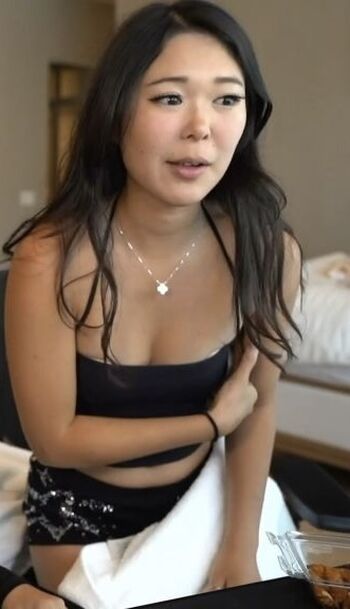Extraemily leaked private photo uncensored HD quality