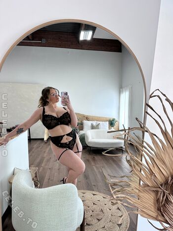 Fullerbustbestie leaked private photo uncensored HD quality