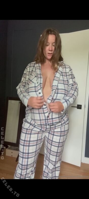 Fullerbustbestie leaked private photo uncensored HD quality