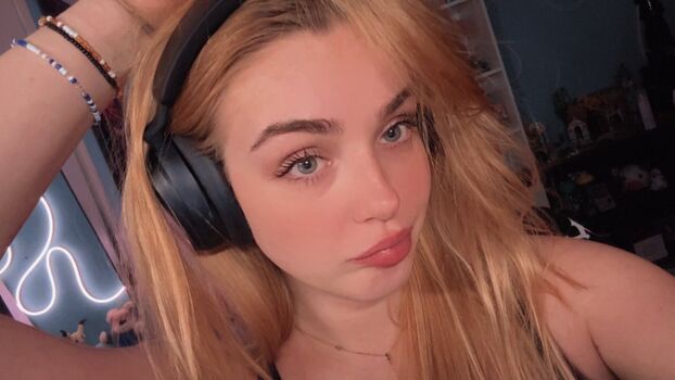 Halesfyii leaked private photo uncensored HD quality