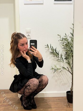 Hannahluisienne leaked private photo uncensored HD quality