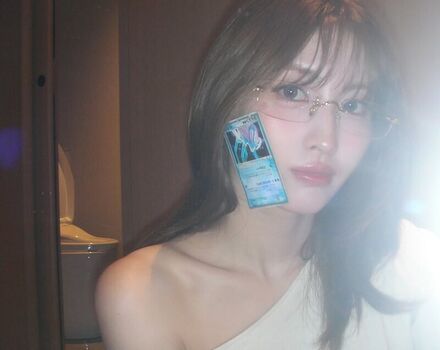 Hirai momo page leaked private photo uncensored HD quality