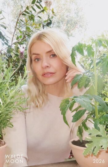 Holly willoughby page leaked private photo uncensored HD quality