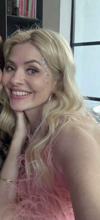 Holly willoughby page leaked private photo uncensored HD quality