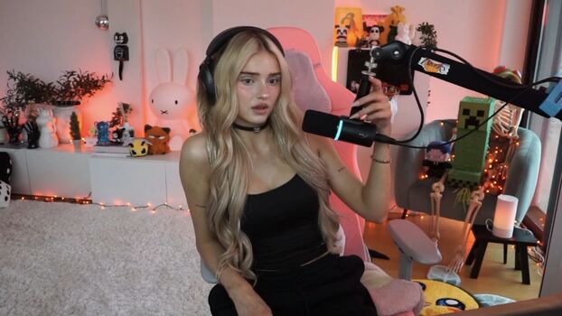 Honeypuu  page leaked private photo uncensored HD quality