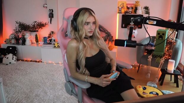 Honeypuu  page leaked private photo uncensored HD quality