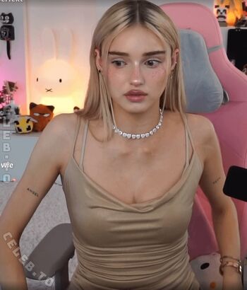 Honeypuu  page leaked private photo uncensored HD quality