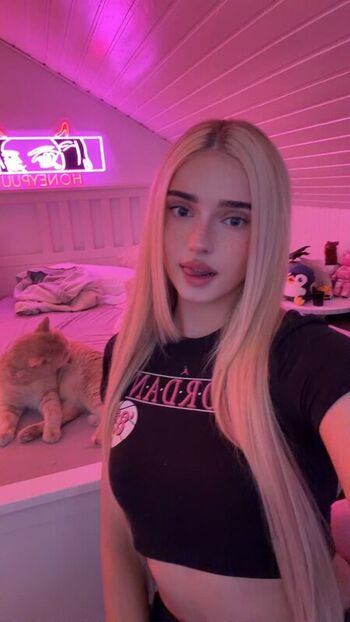 Honeypuu  page leaked private photo uncensored HD quality
