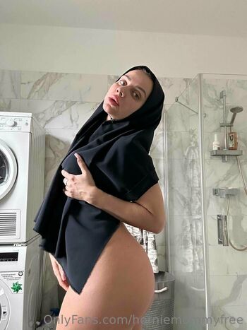 Horniemommyfree leaked private photo uncensored HD quality