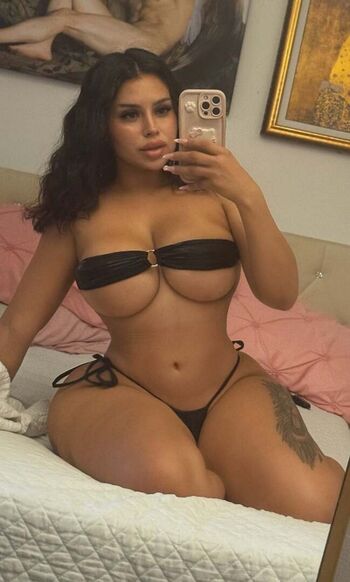 Iluvcinnie page leaked private photo uncensored HD quality