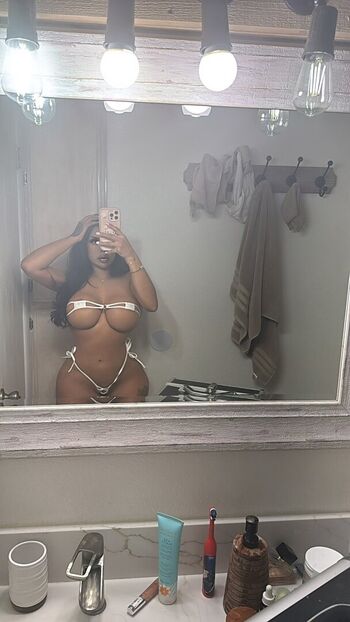 Iluvcinnie page leaked private photo uncensored HD quality