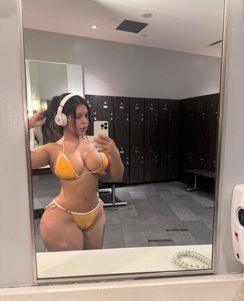 Iluvcinnie page leaked private photo uncensored HD quality