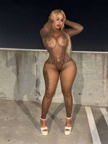 Iluvcinnie leaked private photo uncensored HD quality