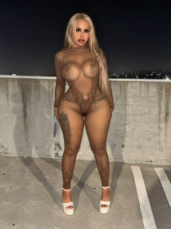 Iluvcinnie leaked private photo uncensored HD quality