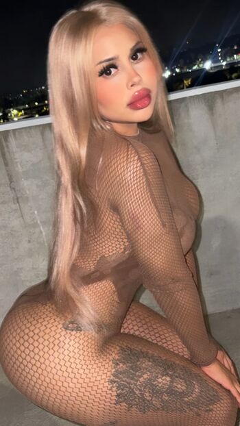 Iluvcinnie leaked private photo uncensored HD quality