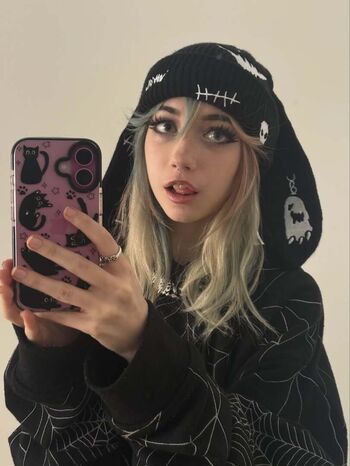 Iluvmeww page leaked private photo uncensored HD quality