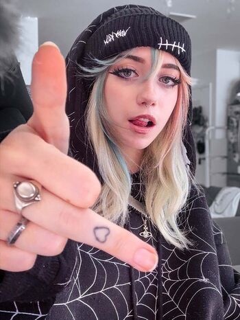 Iluvmeww page leaked private photo uncensored HD quality