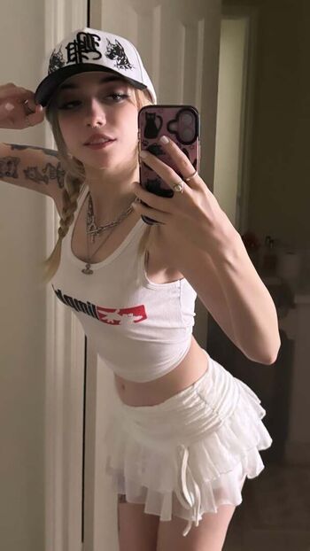 Iluvmeww leaked private photo uncensored HD quality