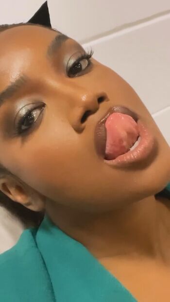 Iza cantora page leaked private photo uncensored HD quality