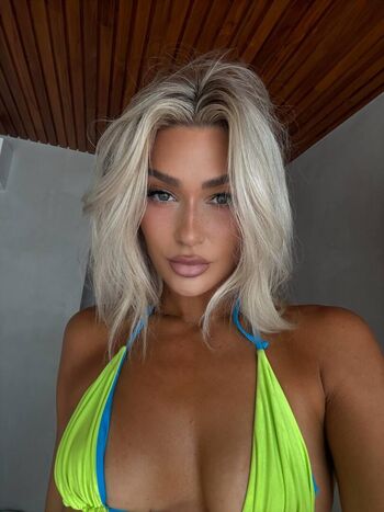 Izzi dame page leaked private photo uncensored HD quality