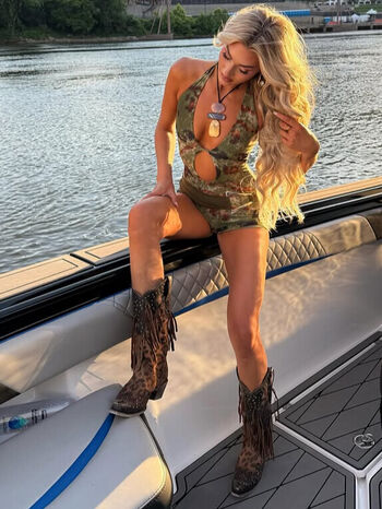 Izzi dame page leaked private photo uncensored HD quality