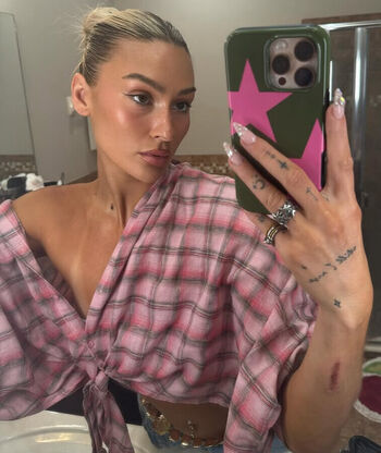 Izzi dame leaked private photo uncensored HD quality