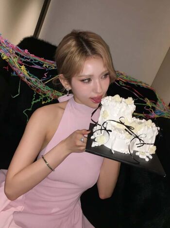 Jeon somi page leaked private photo uncensored HD quality