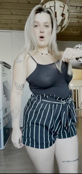 Juliedml leaked private photo uncensored HD quality