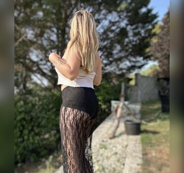Juliedml leaked private photo uncensored HD quality