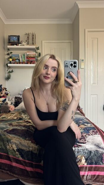 Krysttl leaked private photo uncensored HD quality
