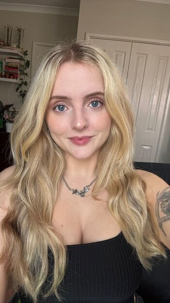 Krysttl leaked private photo uncensored HD quality