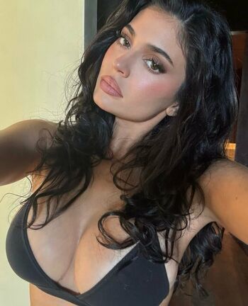 Kylie jenner  page leaked private photo uncensored HD quality
