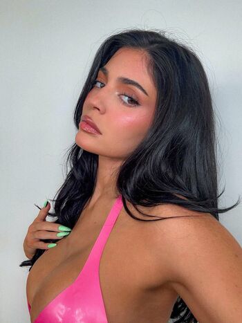 Kylie jenner  page leaked private photo uncensored HD quality