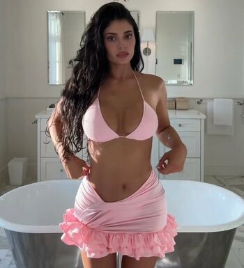 Kylie jenner  page leaked private photo uncensored HD quality