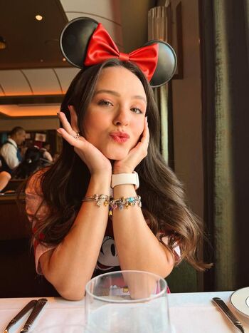 Larissa manoela page leaked private photo uncensored HD quality