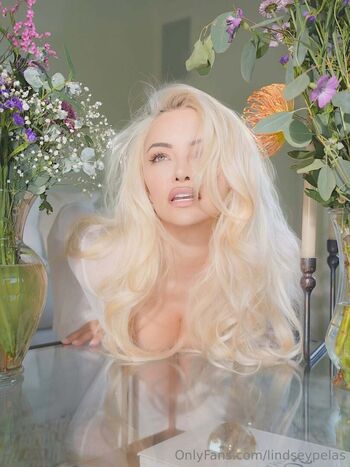 Lindsey pelas  page leaked private photo uncensored HD quality