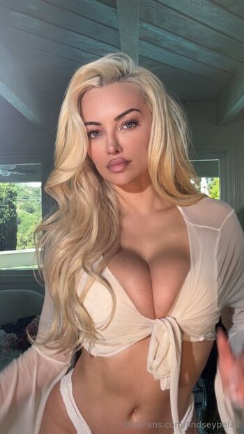 Lindsey pelas  page leaked private photo uncensored HD quality