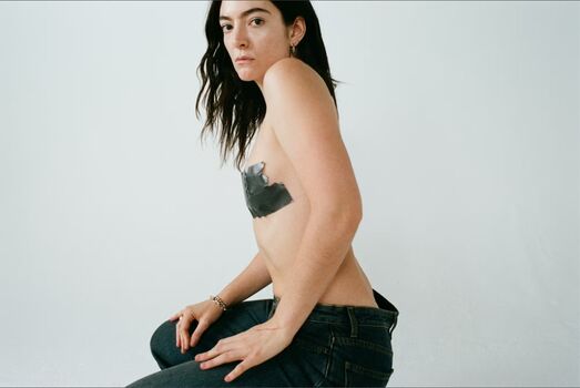 Lorde  page leaked private photo uncensored HD quality