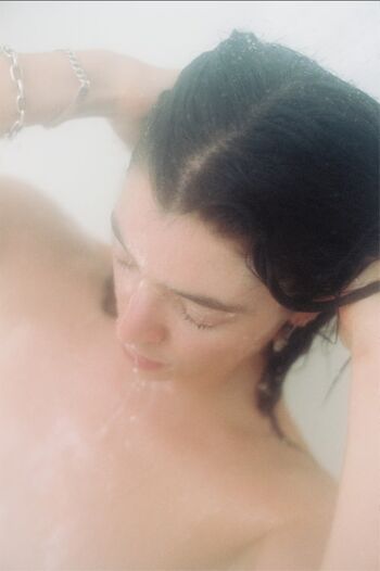 Lorde  page leaked private photo uncensored HD quality