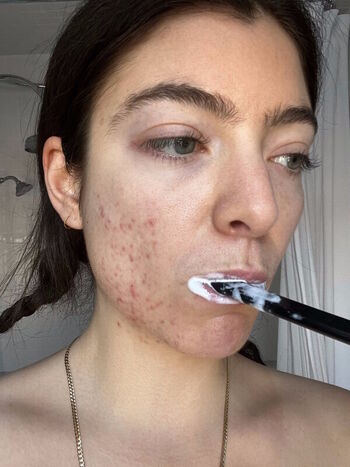 Lorde  page leaked private photo uncensored HD quality