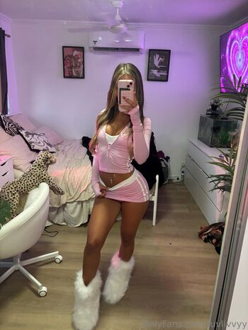 Luvlivvyy  page leaked private photo uncensored HD quality
