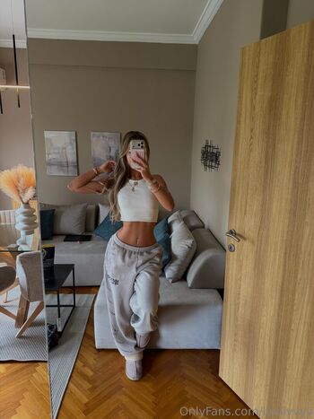 Luvlivvyy leaked private photo uncensored HD quality