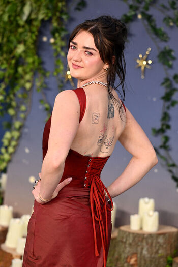 Maisie williams page leaked private photo uncensored HD quality
